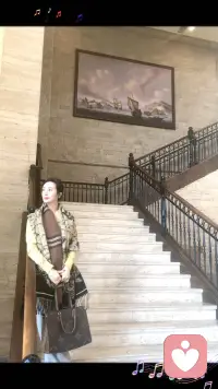 佛说，世界上的每一片雪花，都不会意外的落错地方，我相信所有的相遇一定是久别的重逢，我想成为你的好朋友，也想成为温暖彼此的一束光。