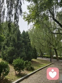 无论什么关系，
情分被消耗殆尽，缘分便走到了终点。
没有谁对谁错，最后所有的错，
都应该归咎在自己身上，
然后礼貌地退场。
把自己还给自己，把别人还给别人，
让花成花，让树成树，
从此山水一程，再不相逢，
愿来生，不欠，不见，不念。配图
