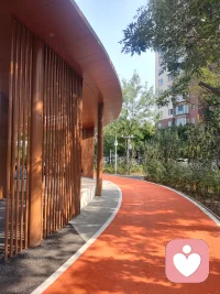 握不住的沙，就揚成風景；夠不著的星，就當成路燈。
一歲有一歲的味道，一站有一站的風景；
好好生活，慢慢相遇，所有的美好都在路上。配圖