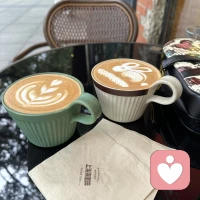 有些時候、有些人、有些關系，總是可以讓你卸下心防，說那些不曾跟別人說的話，傳達那些說不出口的悲傷，很多時候，我們需要這樣的一個人接住我們、與我們同在，縱使他們什么都沒有說，單純的連結就很足夠。配圖