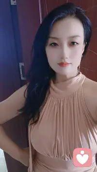 不做說教的旁觀者，只做懂你的同行人。我是橘子姐姐，和你一起面對焦慮、迷茫與失落。」配圖