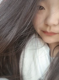 ?有時候，我們需要的不是被“拯救”，而是被“看見”。看見你的疲憊，看見你的掙扎，看見你努力撐著的樣子——這就夠了，剩下的，我們慢慢聊。配圖