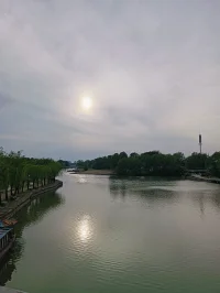 沒有人會來。

不論多苦多難，都沒有人會來。配圖