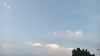 越是不能放下，越容易失去；

越想牢牢抓住，越消失得快。