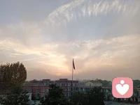 活在這珍貴的人間  陽光熱烈  水波溫柔配圖