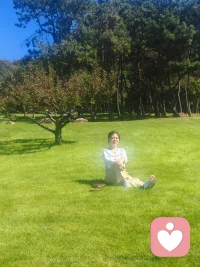 太陽]“健康個體的生活既有恐懼、沖突性情感、懷疑、挫折，同時也有積極的特點。最重要的是，這個人感到自己在過自己的生活，能夠對自己的行動或不行動負責，能夠坦然接受自己的成功，同時能為自己的失敗承擔責任。用溫尼科特的語言來說，個體已經從依賴走向獨立，或者說是走向了自主。”
——溫尼科特