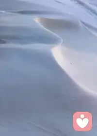 晨起窗外满眼雪，雪晴云淡日光寒。