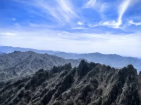 為什么人擁有了物質、地位等外在條件后依然會不快樂呢？這是“內外需求”與“外在擁有”的錯位。外在條件獲得的滿足感會慢慢變淡，只有被理解、被愛、被認為有價值的意義感，才會產生持久的快樂！配圖
