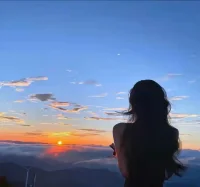 你對一個人有了欲望
那叫喜歡
你為一個人忍住了欲望
那叫愛配圖
