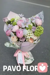 人之所以会心累，是心里装了太多事，又没人可以倾诉。那些说不出口的委屈、深夜翻涌的焦虑、无人理解的孤独，一点点消耗着内心的力量。情绪没有对错，脆弱也并不丢人，学会和负面情绪握手言和，慢慢释怀，慢慢自愈，慢慢找回平静。配图