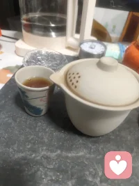 千秋大業(yè)一壺茶
萬(wàn)丈紅塵三杯酒
喝一杯晚安吧