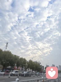 黃金溝通技巧，溝通最重要的不是你想。說什么，而是對(duì)方能不能聽進(jìn)去，1先講對(duì)方想聽的，再講對(duì)方聽得進(jìn)去的，然后講你該講的，最后講你想講的，順序千萬別搞反了。很多人一開口就拋出自己的想法，結(jié)果別人根本不接，溝通直接失敗，真正高情商的人，懂得從對(duì)方的角度出發(fā)，先滿足再引導(dǎo)，最后再表達(dá)。會(huì)說話的人不一定贏，會(huì)順序的人往往掌控全局。配圖