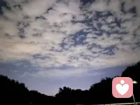 正念呼吸訓(xùn)練：偶爾失眠， 可以把注意力放在呼吸上，感受空氣在鼻腔或腹部進(jìn)出。不必刻意改變呼吸節(jié)奏，讓呼吸保持自然。不必和心事較勁，只把注意力放在一呼一吸之間。配圖