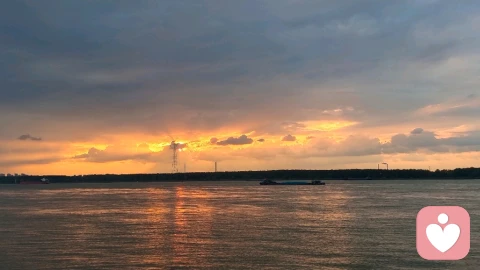 教育就是生命温暖生命，人点亮人