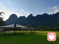 ❤️做倾听者越久越发明白：边界感，才是最高级的温柔。
 我愿意倾听你的委屈、挣扎与难以言说的心事。
❤️但倾听不等于无底线接纳，共情也不是接管别人的人生。
 ❤️我可以陪你梳理情绪，却不能替你做选择；
❤️可以共情你的苦难，但不会无限消耗自己。
 ❤️好的陪伴，从来不是单方面全盘承接。
❤️守住边界，保护自己，也是对彼此负责！