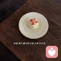 過去的已無法改變
未來的還尚未到來
你不需要掌控所有
就像天空不必掌控飛鳥
別用想象中的風雨淋濕了當下的自己配圖