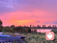 我們內(nèi)心的傷疤里，埋著曾經(jīng)勇敢扎根的種子。當(dāng)你學(xué)會(huì)為黑暗中的自己留一盞燈，這光終會(huì)成為你的星空。脆弱不是缺陷，而是你靈魂在呼吸的證據(jù)。每一次“我做不到”的背后，都藏著一個(gè)等待被擁抱的“我害怕”。你的情緒不是敵人，它們是心靈派來的信使，帶著未被聆聽的真相。