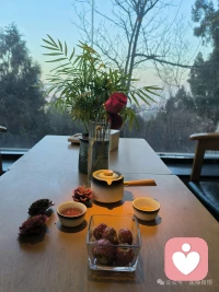 世界是自己的，跟别人没关系
杨绛说：“我们曾如此期盼外界的认可，后来才知道，世界是自己的，与他人毫无关系。”
以前怕差评、怕被说“不够好”。
现在只问：内容对得起自己？产品能帮到人？
每晚睡前，心里过一遍：今天我做对了哪3件事？
不靠别人点赞，自己给自己充电。