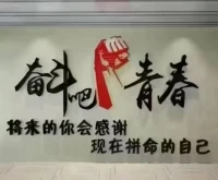 其實不必總等“雞湯”來暖，你本身就藏著不少力量呢。
 
比如你熬夜趕完的那份工，哪怕當時累得想躺平，第二天看到成果時，不也偷偷佩服過自己？還有不小心搞砸事時，沒破罐子破摔，反而琢磨著怎么補，這已經(jīng)很厲害啦。
 
日子里那些沒被注意的小堅持，都是在悄悄給你攢底氣。實在累了就歇會兒，緩過來再走，你又不是非要一路狂奔的呀。配圖