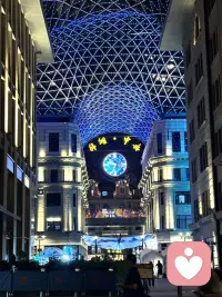 如果你有沒說出口的糾結，藏在心里的擰巴，或是找不到出口的小情緒——

不用急著整理邏輯，不用怕語無倫次，我就在這里聽。

不打斷，不評判，不忙著遞答案。

你說的每一句話，都會被認真接住；你流露的每一絲情緒，都值得被看見。

我不是答案的提供者，只是你情緒的收納盒。

隨時找我，慢慢說。配圖