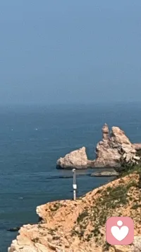 以前總以為人生最美好的是相遇，后來才發現最難的是重逢。原來我們已經和很多人見完此生的最后一面了。忽有故人心上過，回首山河已是秋。配圖