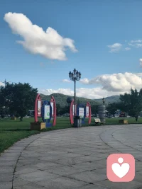 別人眼中的你不是你，你眼中的自己也不是你，只有你眼中的別人才是你。
所以生活中你不必在乎別人怎么說你，也別太篤定你心中的自己，反而你如何看待別人可能就是你的真實寫照。配圖