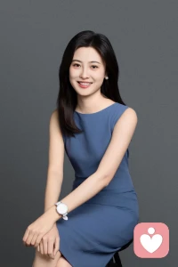 慢悠悠煮了杯熱牛奶，配著剛烤好的吐司，咬下去脆生生的，連空氣里都飄著麥香。出門時遇到鄰居家的小狗，搖著尾巴蹭了蹭我的褲腳，心都要化了。配圖