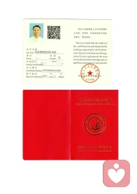 這世上有很多東西都會改變，對你好的人，可能會在某一天突然離開。
堅不可摧的感情，也可能會在某一天瞬間崩塌。
但是能力、閱歷，是別人無法從你這里，輕易拿走的。
我不確定能陪你多久，但是我希望看見：
我看見你逐漸長出自己的力量，像一棵樹深深扎根土壤。風雨來時你會搖晃，但不會折斷；歲月流轉中，你學會為自己撐起一片蔭涼。
我看見你慢慢建立起內心的秩序，在變化的世界里保持自己的節奏。你開始懂得如何撫平自己的焦慮，如何在迷茫時給自己指引方向。
我看見你學會接納生命中的來來去去，不再執著于永恒。你開始珍惜當下的真誠，而不因未來的別離削弱此刻的投入。
我愿用慈悲相伴，不是替你遮擋所有風雨，而是在你淋雨時遞上一把傘，在你行走時點亮一盞燈。真正的陪伴不是永遠不離開，而是即使有一天我不在，你依然能感受到內心中留存的力量與溫暖。
愛不是緊緊抓住，而是懷著祝福目送。當我陪伴你時，我最大的愿望不是你永遠需要我，而是有一天你能完整地接納自己，信任自己，成為自己的支柱和最溫柔的支持。
愿你能在自己的心中找到愛和力量。愿我們能在相遇的時光里，給彼此帶來真實的成長與慈悲。配圖