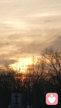 一段非常通透的話：
“世上屬于你的東西，就兩樣。一樣是身體，只要你無病無災，不痛不癢，世界就是你的。另一樣是心情，只要你不急不躁，無欲無求，快樂就是你的。”配圖