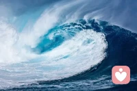 溝通的本質(zhì)不是抵達(dá)完美理解的山頂，而是愿意一次次行走在誤解的峽谷中，手持對(duì)話的火把照亮彼此的身影配圖