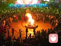 孩子發脾氣，不是在“對抗”你，而是在向你“求助”，他只是還沒學會用更溫柔的方式，表達需求。
?先接住孩子的情緒，再解決問題，你的擁抱和耐心，會慢慢教會他，如何安放自己的小脾氣。配圖