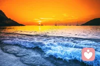 晴空剎那鏡，照見未擾心
雷鳴未來際，靜坐聞天音

最近臺風要來，到處停工停課，生活突然按下了暫停鍵，卻是暴雨未來時，心早已容納萬千氣象。配圖