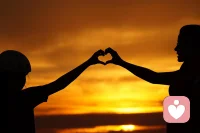 當你知道世界上受苦的不是只有你，你會減少痛苦，也會在絕望中燃起希望。不要為過去的時間嘆息，我們在人生的道路上，最好的辦法是向前看，不要回頭。配圖