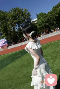 这世间，但凡有犹豫的事情，心里其实已经有结果了。
比如，中午是吃肉还是吃菜，吃肉满足口腹之欲，青菜绿色健康，该怎么选？

回过头想想也很简单，不管吃啥，初衷是吃，是填饱肚子，之所以纠结，其实是想怎么让自己更愉悦！