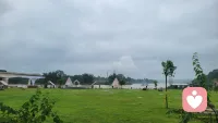 生活不会一直顺利，但你也不必一直坚强。那些说不清的情绪，可以不用整理好再开口。今晚留一只耳朵给你，慢慢说，我听着。#情绪树洞#