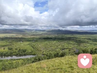 被人民日?qǐng)?bào)這句話治愈了，如果你是一個(gè)普通的父母,沒(méi)什么資源沒(méi)什么太多的文化，不知道怎么教育孩子。那你就多鼓勵(lì)他，認(rèn)可他，多表?yè)P(yáng)他，多理解他，多支持他。不要把自己的認(rèn)知、焦慮、恐懼、憤怒、委屈強(qiáng)行轉(zhuǎn)移給孩子，就是對(duì)孩子最好的教育。孩子若是平凡之輩，那就承歡膝下;若是出類拔萃，那就讓其展翅高飛，接受孩子的平庸，就像孩子從來(lái)沒(méi)有要求父母一定要多么好一樣。記住:窮不怪父，孝不比兄，苦不責(zé)妻，氣不兇子。送給自己，也送給你們，一起共勉!配圖