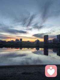 你想要的，都在来的路上
别着急,命运会给你想要的一切，
但它有自己的时间表。
你等不到结果，就焦虑；
看不到希望，就怀疑。
可人生从来不是速成品——所有美好，都需要时间酝酿。

🕯️ 你付出的每分努力，都在悄悄积蓄

熬过的艰难，坚守的热爱，一步一个脚印的踏实。
不必跟别人比进度，每个人的花期都不一样——
有人早一点绽放，有人晚一点芬芳。但该开的，总会开。

🍃 累了就歇，迷茫就停

不用逼自己一刻不停。
“不用担心，人生总会有办法。”
好好生活，慢慢前行，就够了。
你只管做自己，守住温柔，保持眼里有光。

🌄 命运从不辜负认真生活的人

《瓦尔登湖》说：
“唯有我们觉醒之际，天才会破晓。”
你想要的幸福、温暖、圆满，都会在最合适的时间，如约而至。

慢慢来，别放弃。
命运终会把你想要的一切，悉数给你。
祝福共勉
晚安[月亮][月亮]