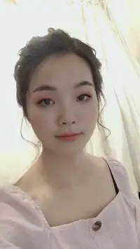 你是遥遥的路，山野大雾里的灯。
