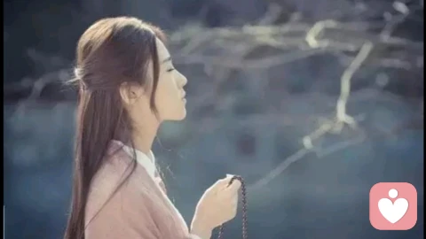 心理学上有个词叫：病理性独立（生病自己扛、遇事不商量、从不表达需求…感情中这种“独立”更容易将伴侣推开，从而摧毁亲密关系）