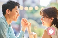 爱情，本质是投射。


不是欺骗，

是必经阶段。


你爱上的，

从来不只是对方，

而是对方唤醒的那个你自己。