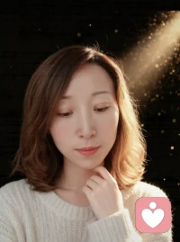 你认为的情绪调节，其实都是无效的❌ 💕情绪就像我们心里的晴雨表，忽视它的存在，就像关上了内心的窗户。弗洛伊德曾说过：未被表达的情绪永远都不会消失，它们只是被活埋了，有朝一日会以更丑恶的方式爆发出来 

👉长期压抑情绪会让身体付出代价。下丘脑 - 垂体 - 肾上腺轴长期处于激/活状态，会导致免/疫力下降，甚至出现头/痛、失/眠等躯体化症/状。就像用石头压住弹簧，压得越久，反弹的力量越大 

🌟反复琢磨过去的委屈、担忧没发生的事，这种过度反刍会激/活大脑的焦虑中/枢。神经科学显示，过度分析会让杏仁核持续兴奋，让人陷入 “想不通 - 更焦虑” 的恶性循环，反而失去了解决问题的能力 

😊用你不该生气，这点事有什么好难过的苛责自己，其实是在否定真实的感受。自我批判会削弱内在动机，让人越来越难接纳自己，甚至产生羞耻感 

💖情绪本身没有好坏，它只是在提醒我们：你需要关注自己了。那些被忽视的愤怒，可能在提醒边界被侵犯；被压抑的悲伤，或许在告诉我们失去了重要的东西 

🌈真/正的情绪调节，不是消灭情绪，而是学会温柔地接住它。就像对待迷路的孩子，先接纳它的存在，再陪它找到出口。当情绪能被看见、被理解，情绪就有了出口，让我们更从容，更平和的生活 

🌿你平时有什么好用的情绪调节方法，欢迎分享，或许能给其他人带来启发～​配图