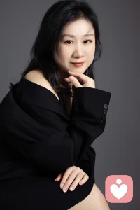 很感恩能夠在這里與大家相遇，茫茫人海中，我愿意做傾聽你心聲的人，帶給你愉悅的感受和安慰到你的心是我的初衷。
我們活在這個時間軸里，我們一直往前走著，所以我們活好當下，是人生最美的態度。對未來，我交出去，我相信自己可以。對過去的傷害，我放下，因為那已經成為過去。
我相信每一個人都有自己的閃光點，讓你的人生找到閃光的點，用我的愛照亮你的生命，哪怕是一點點的光，也是值得的！
當我的頭像再次亮起的時候，是我在等候你向我傾訴配圖