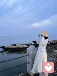 人生來就是孤獨(dú)的，這種孤獨(dú)不體現(xiàn)在身邊有多少朋友和親人，而是面對最熟悉的人，有些話依舊說不出口