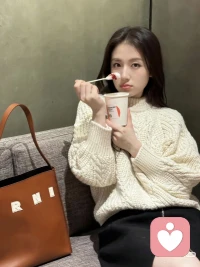 爱的底色是尊重，人的底色是有情有义，最后全凭良心。