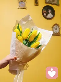 其实，世间事无非就这三种：

1 自己的事（核心：尽力）
你的情绪、你的选择、你的早起。

这是你唯一能100%掌控的领地，打理好它，就是改运的开始。

2 他人的事（核心：尊重）
别人的评价、别人的生活、别人的不感激。

记住那句“关你何事”
收回伸向别人的手，你会瞬间轻松。

3 老天的事（核心：顺遂）
天气、过去、突发的变故。

这是宇宙的剧本，与其对抗，不如接纳。


一句话清醒：
当你分清了“我的”、“你的”和“老天的”
你会发现，生活中90%的烦恼其实根本不需要解决，它们会自动消失。

欢迎在评论区聊聊配图