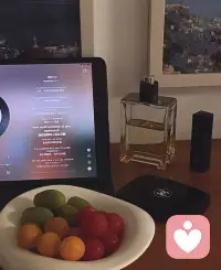余生很長，
愿你擁抱自己，努力成長，
眼里長著太陽，笑里全是坦蕩。
晚安???