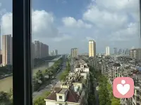 不要對(duì)這個(gè)世界失望 哪怕當(dāng)下人生坎坷黑暗 只要不斷大膽的往前走 總會(huì)遇到新的明媚春光