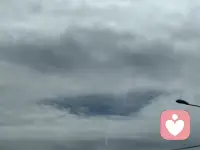 自我接纳与成长“你已经做得很好了，别再为难自己。放过自己，才是治愈一切的开始。”“你是你自己的屋檐，再也无法去别人的屋檐下避雨。不依赖，不期待，只为自己而活，活得精彩。”

面对生活的态度“生活不是等着暴风雨过去，而是学会在风雨中跳舞。”“日子不在于温度，而在于心情；生活不在于繁华，而在于真意。愿你在这个热烈的夏天，不盲目追逐，不轻易妥协。”

珍惜当下与内心平静“不为难昨天，不焦虑明天，只珍惜当下每一个平常的今天。”“只要内心不乱，外界就很难改变你什么。记住：不要艳羡他人，不要输掉自己。”

关于孤独与自我探索“孤独，是给思考者最好的礼物。在独处中，听见灵魂的声音，看见最真实的自己。”“学会独处，也懂得分享；懂得付出，也记得珍惜自己。余生温暖如初，无问西东，不负流年。”

相信未来的希望“人生无需太急，万物自有其序。花有花开时，人有运到日。”“每一个清晨，都是一次新的机会；每一个起步，都是通往幸福的方向。人生的答案藏在努力里，也藏在不放弃的每一刻中。”