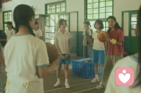 9月4號，舒淇執導的首部電影《女孩》，在威尼斯電影節公映。舒淇用創作治愈童年暗傷，借光影溫柔擁抱昔日自己，在銀幕上開出療愈之花，完成與過去最勇敢的和解。配圖