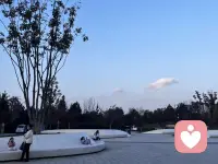 保護好自己的能量好的關系都是滋養型的，讓你感到舒服，也促進你成長。

判斷一段關系是否健康，一個簡單標準是：和這個人相處后，你是感到充滿力量，還是精疲力盡？


誰讓你變得不像自己，你就盡量躲遠點；誰讓你成為更好的自己，你就主動靠近點。


山河不足重，重在遇貴人。所謂的貴人，不一定是給你實際幫助的人，更是那些能為你注入能量、讓你相信自己的人。配圖